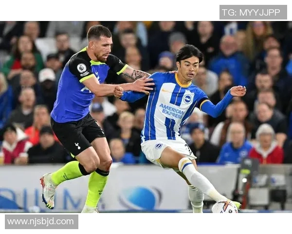 三笘薰回乡举办足球训练营利用AI技术传授小球员盘带技巧